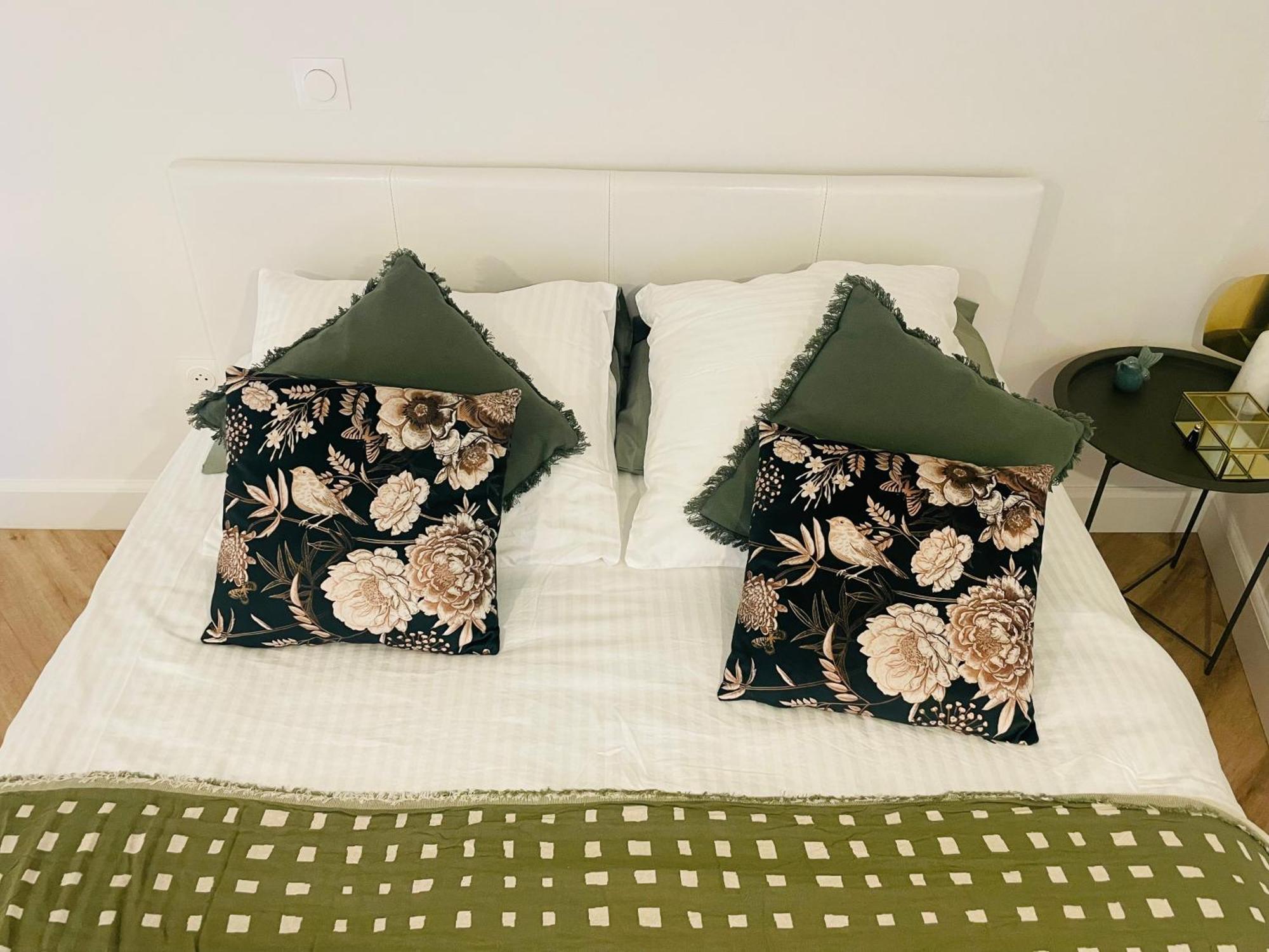 Appartements De Charme Du General Leclerc - Place D'Erlon - Hypercentre - Gare - 랭스 외부 사진